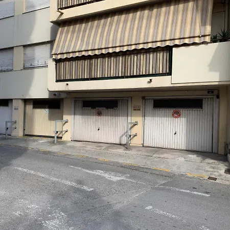 4p Modern & Secured Parking