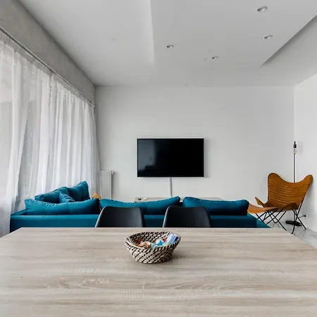 4p Modern & Secured Parking לה קאנה