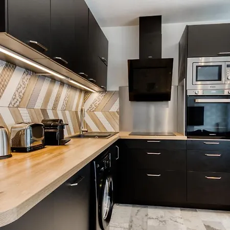 4p Modern & Secured Parking *