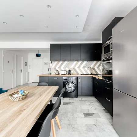 Apartment 4p Modern & Secured Parking *