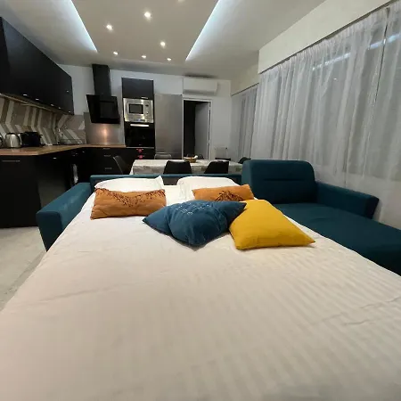 4p Modern & Secured Parking