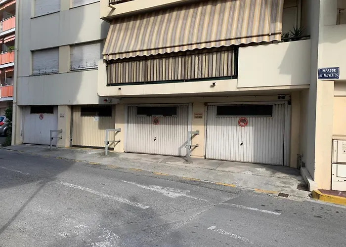 4p Modern & Secured Parking